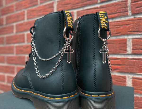 Chaîne de bottes “Croix du Silence”