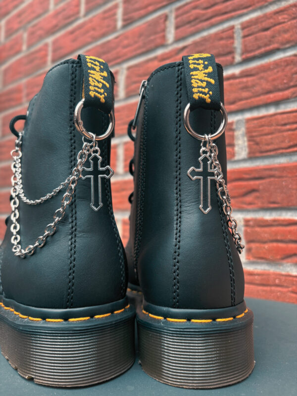 Chaîne de bottes “Croix du Silence”