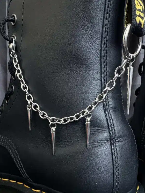 Larmes d’Acier - Chaînes de bottes