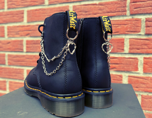 Chaîne de bottes “Cœur Entravé”