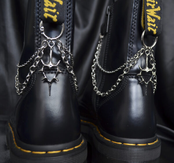 DSC_1107 Cursed Crown Chains – Chaînes de bottes