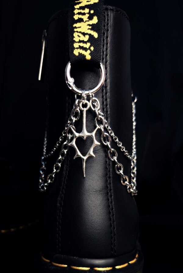 Chaîne de bottes “Barbelé Divin”