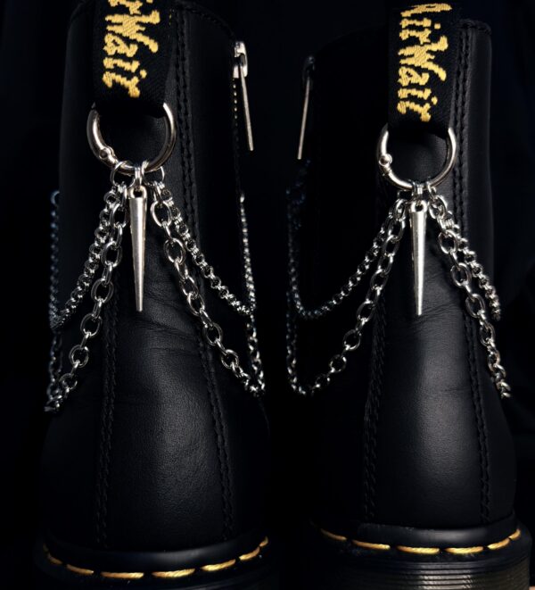 Chaîne de bottes “Âmes Captives”