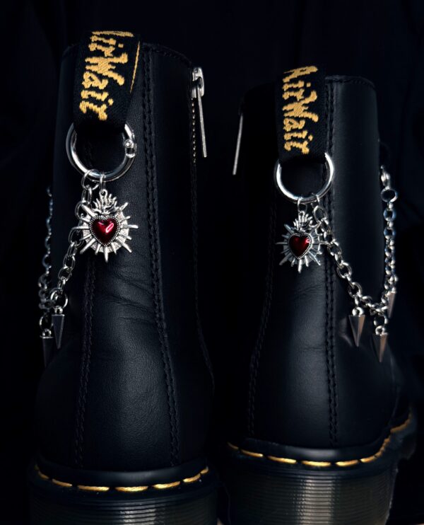 Chaîne de bottes “Cœur Sanglant”