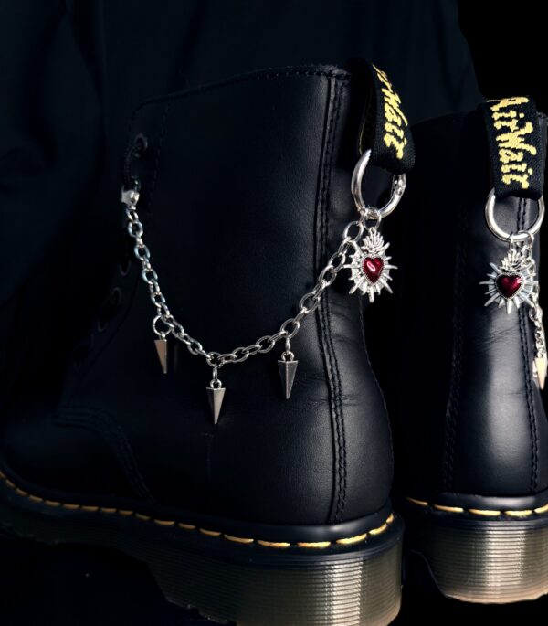 Chaîne de bottes “Cœur Sanglant”
