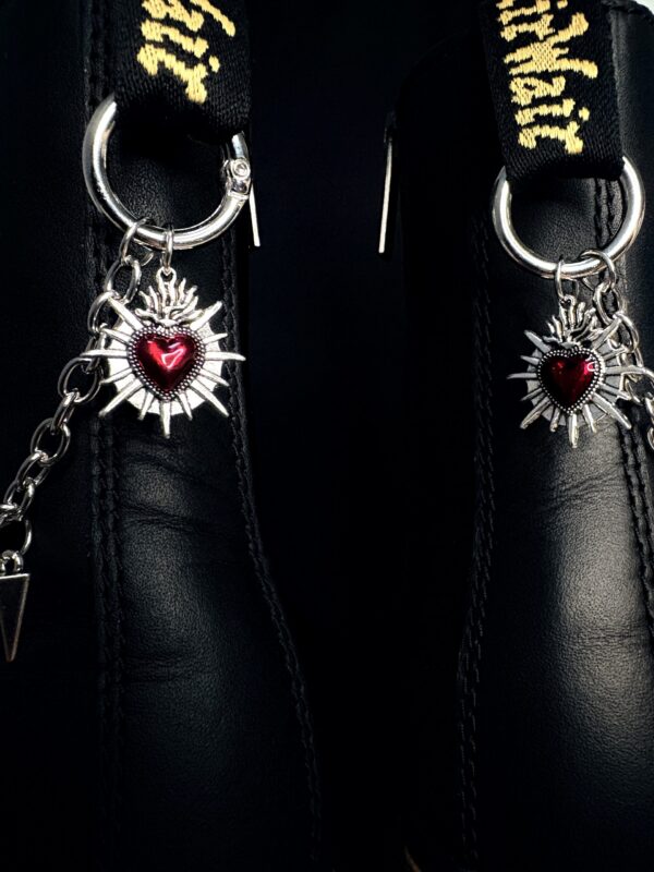 Chaîne de bottes “Cœur Sanglant”