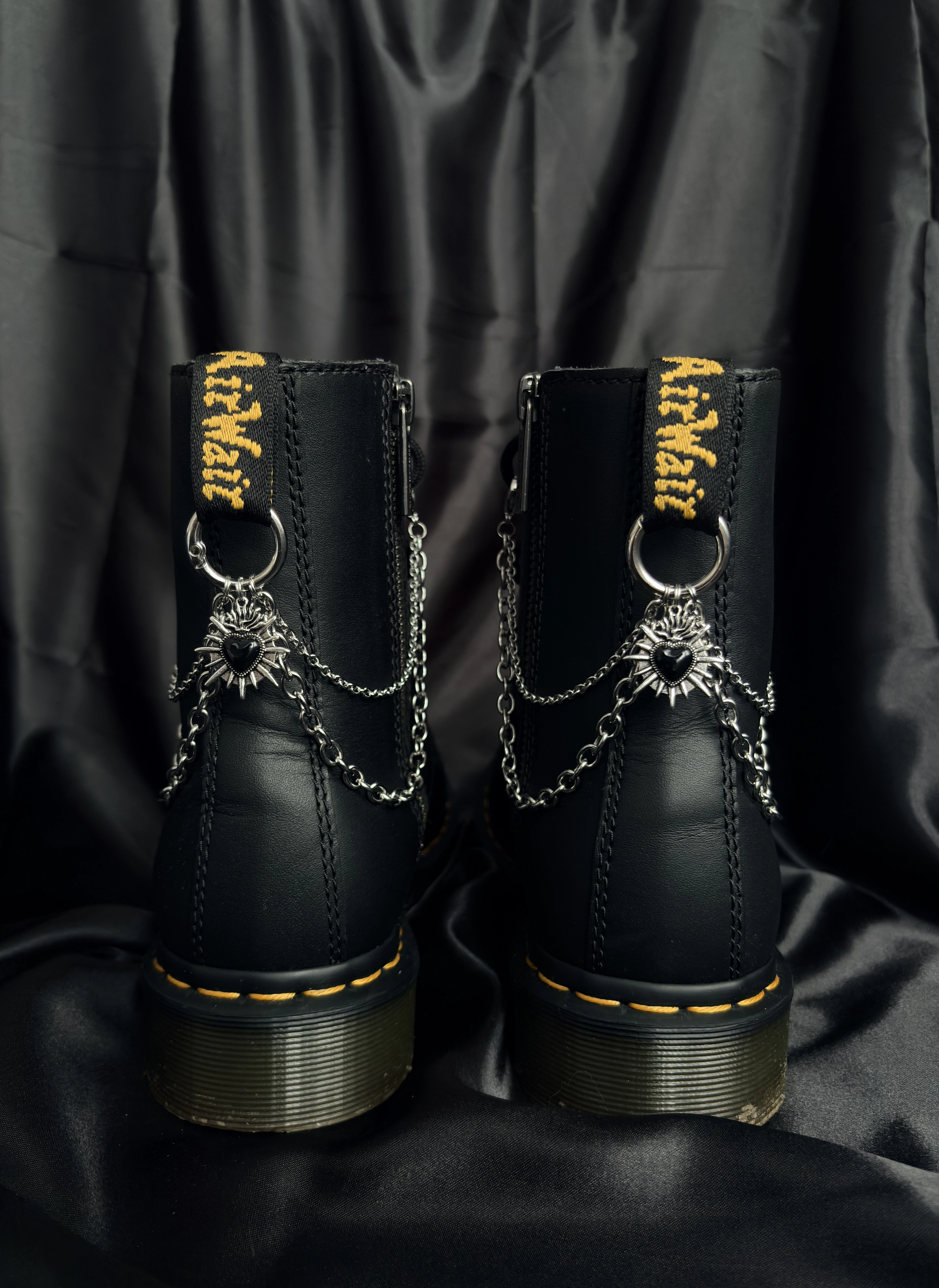 Cœur Ardent – Chaînes de bottes