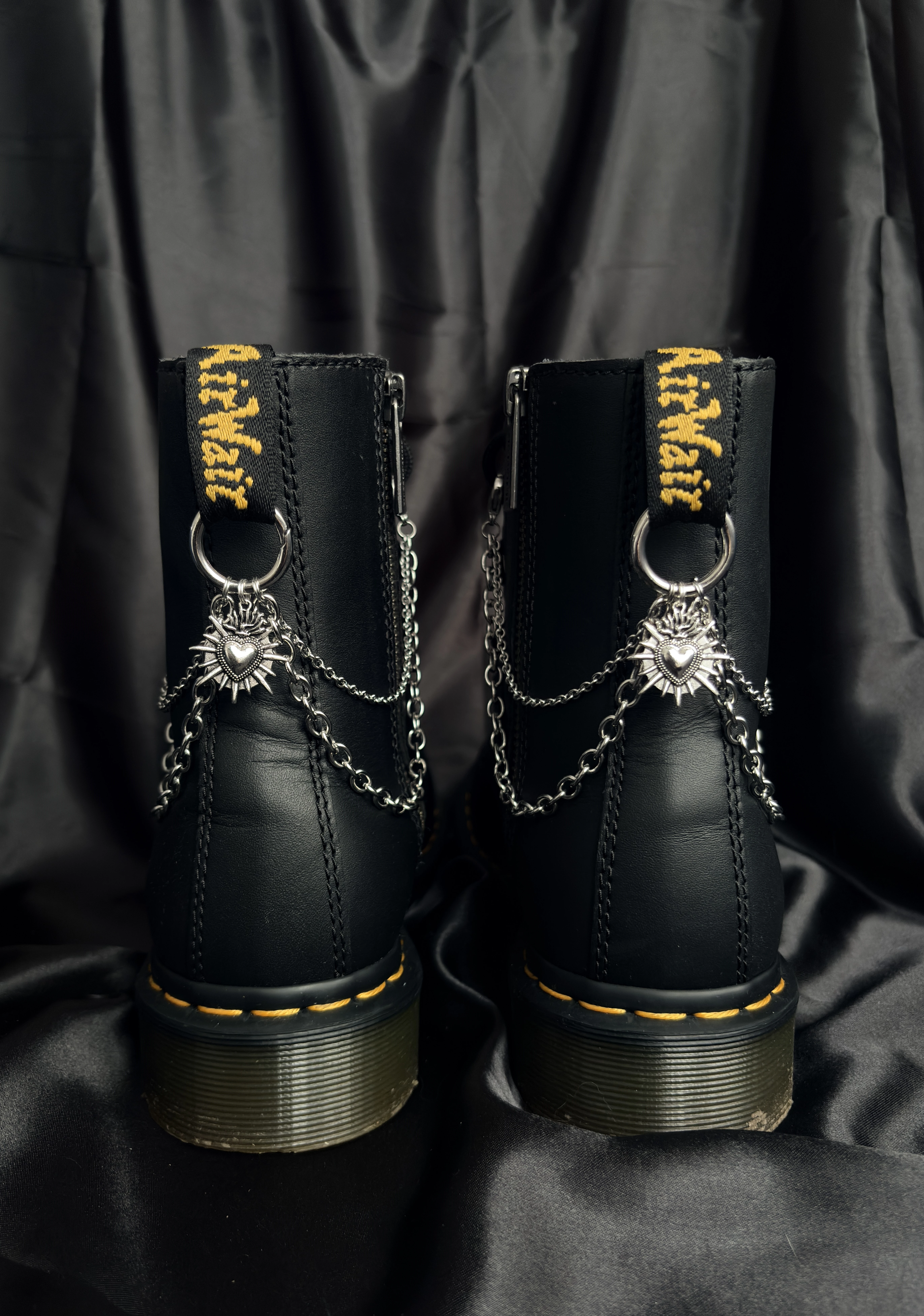 Cœur Ardent – Chaînes de bottes