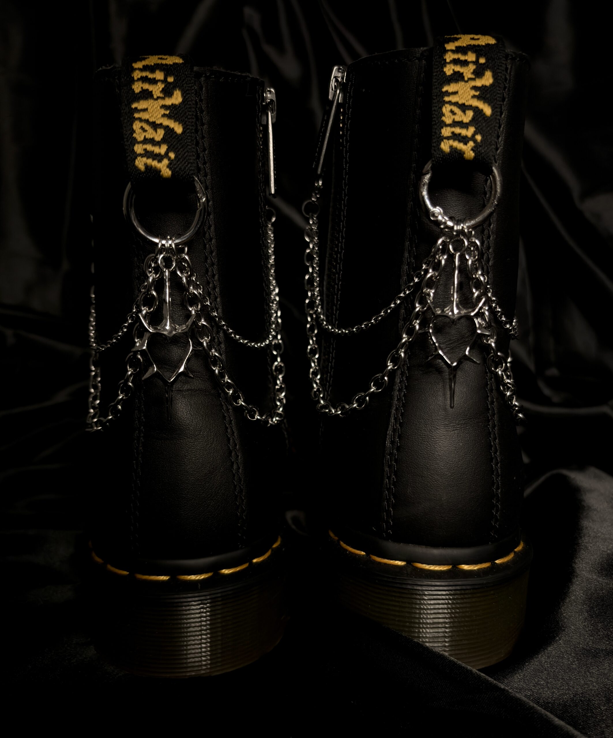 Barbelé Divin - Chaînes de bottes