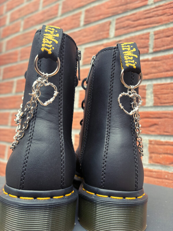 Chaîne de bottes “Cœur Entravé”