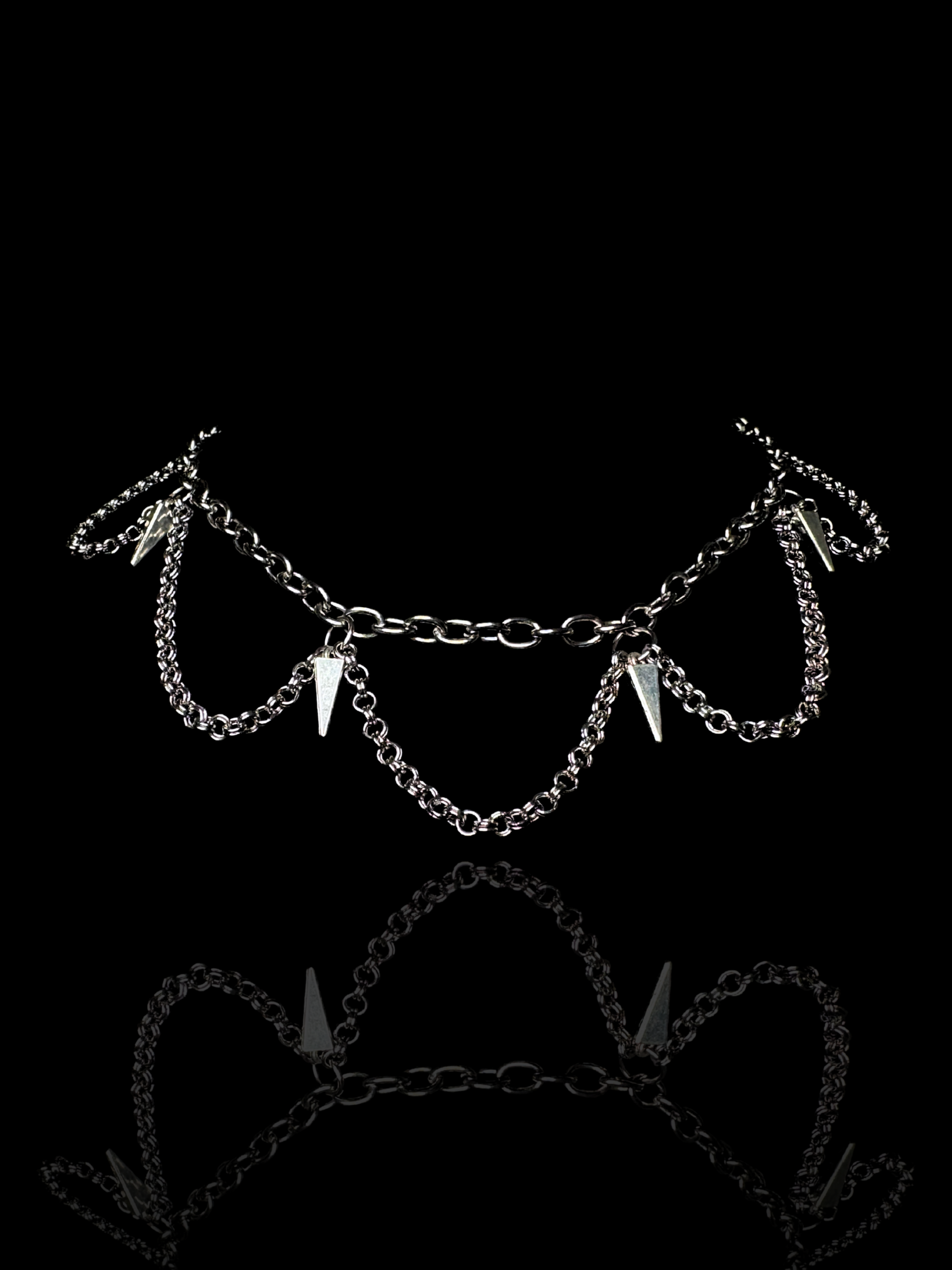 Collier shadow spikes