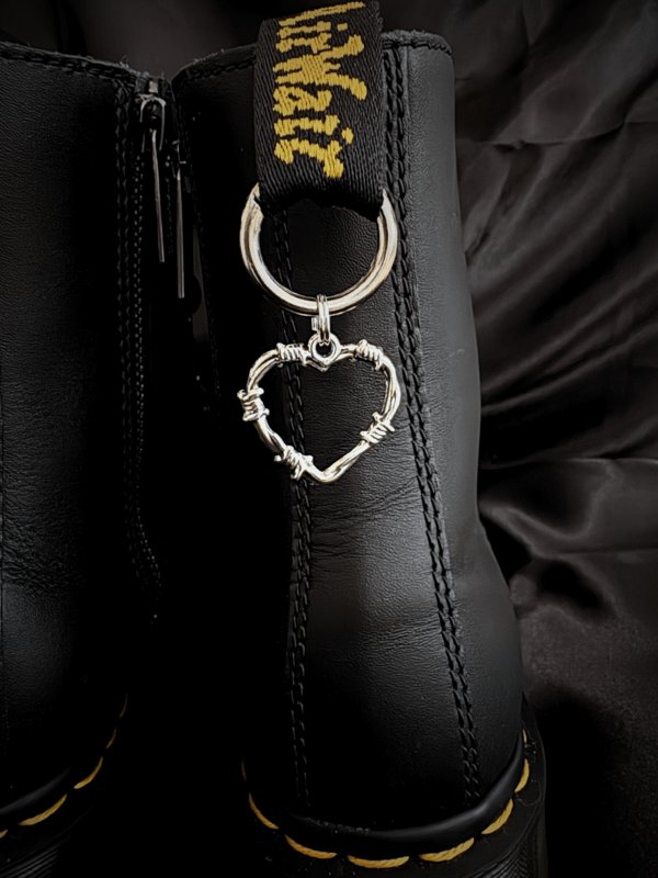 Charm cœur barbelé