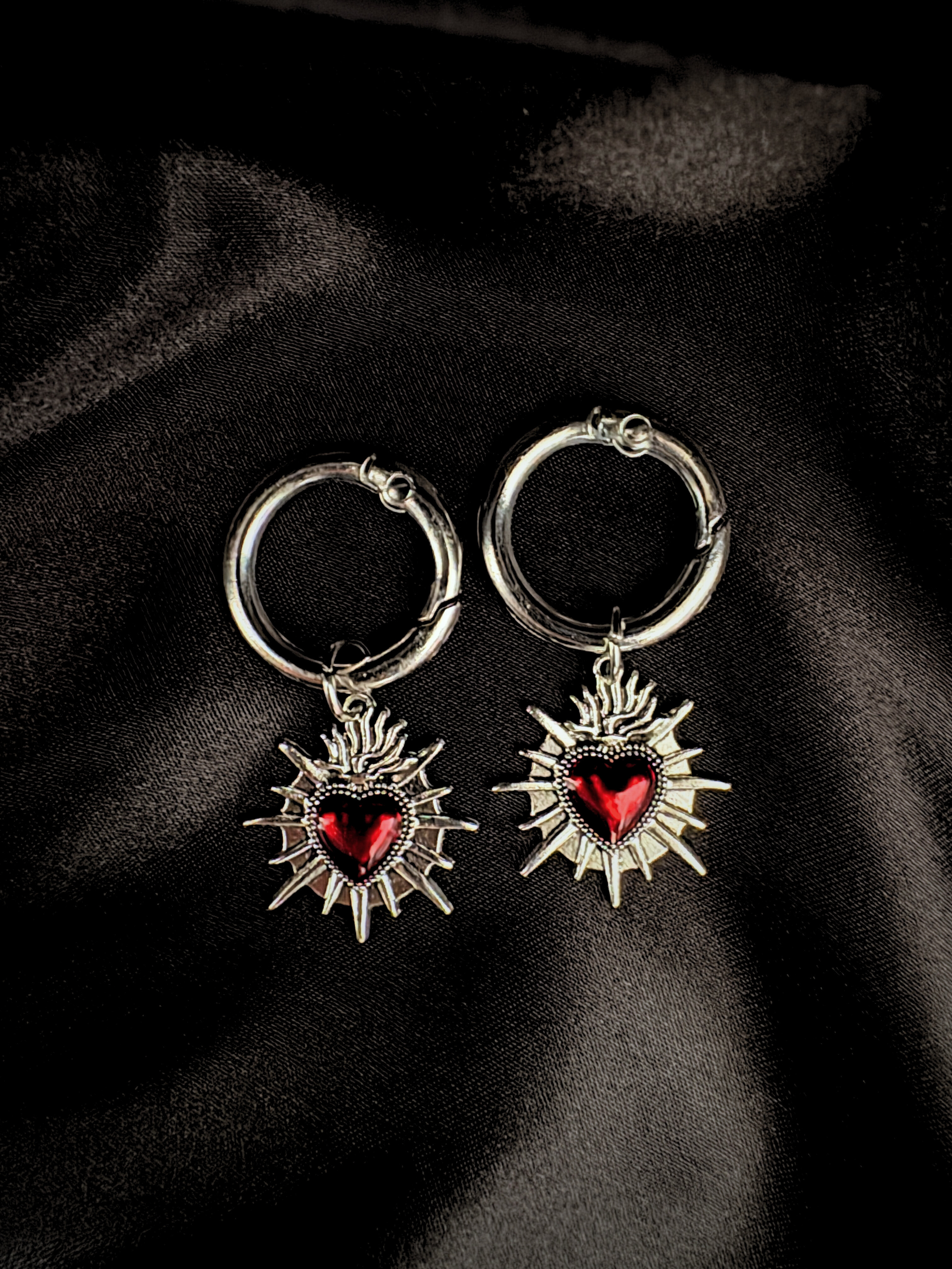 charm “Cœur de Flamme Écarlate”