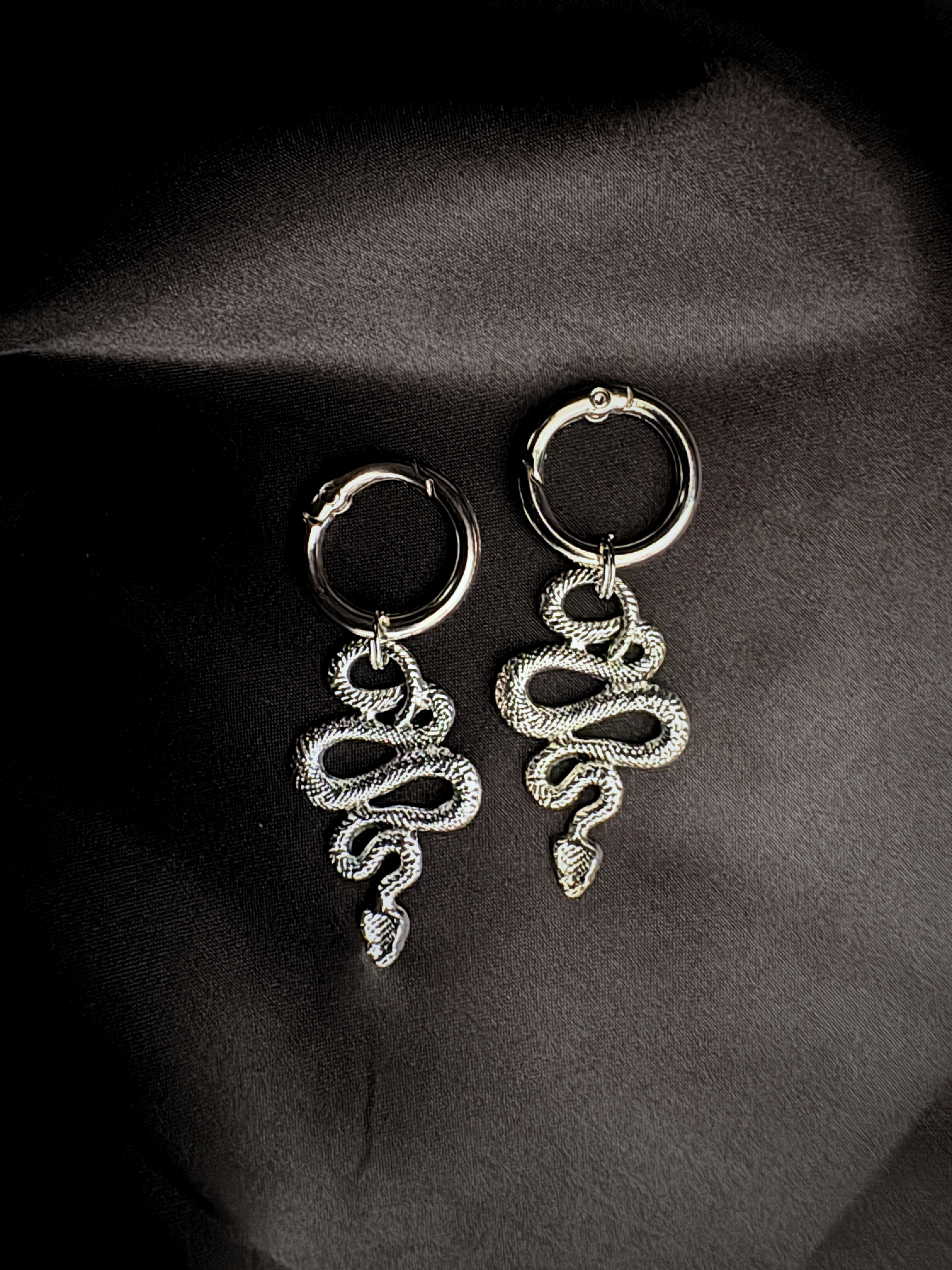 Charm serpent argenté