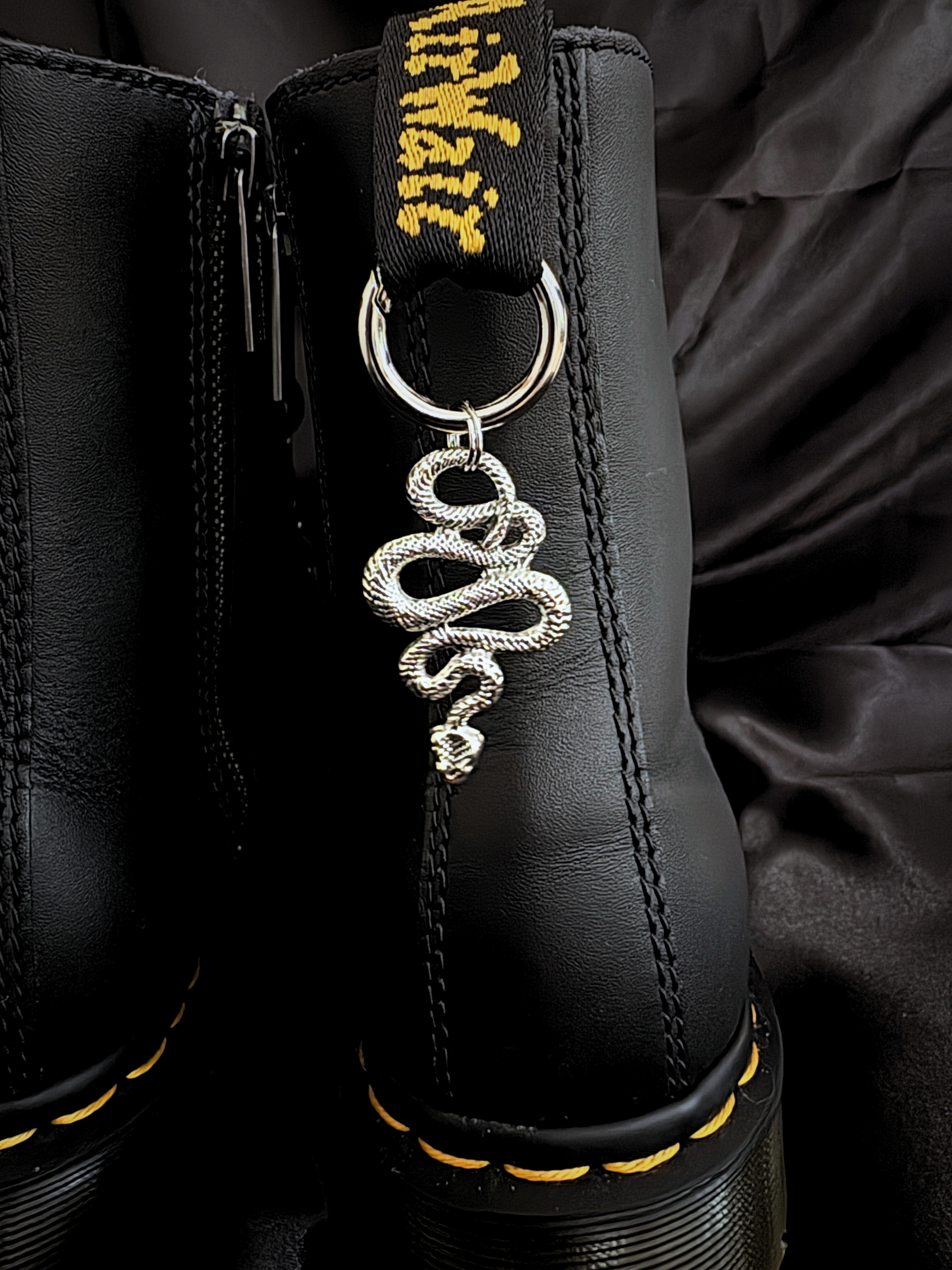 Design sans titre (25) Charm serpent argenté