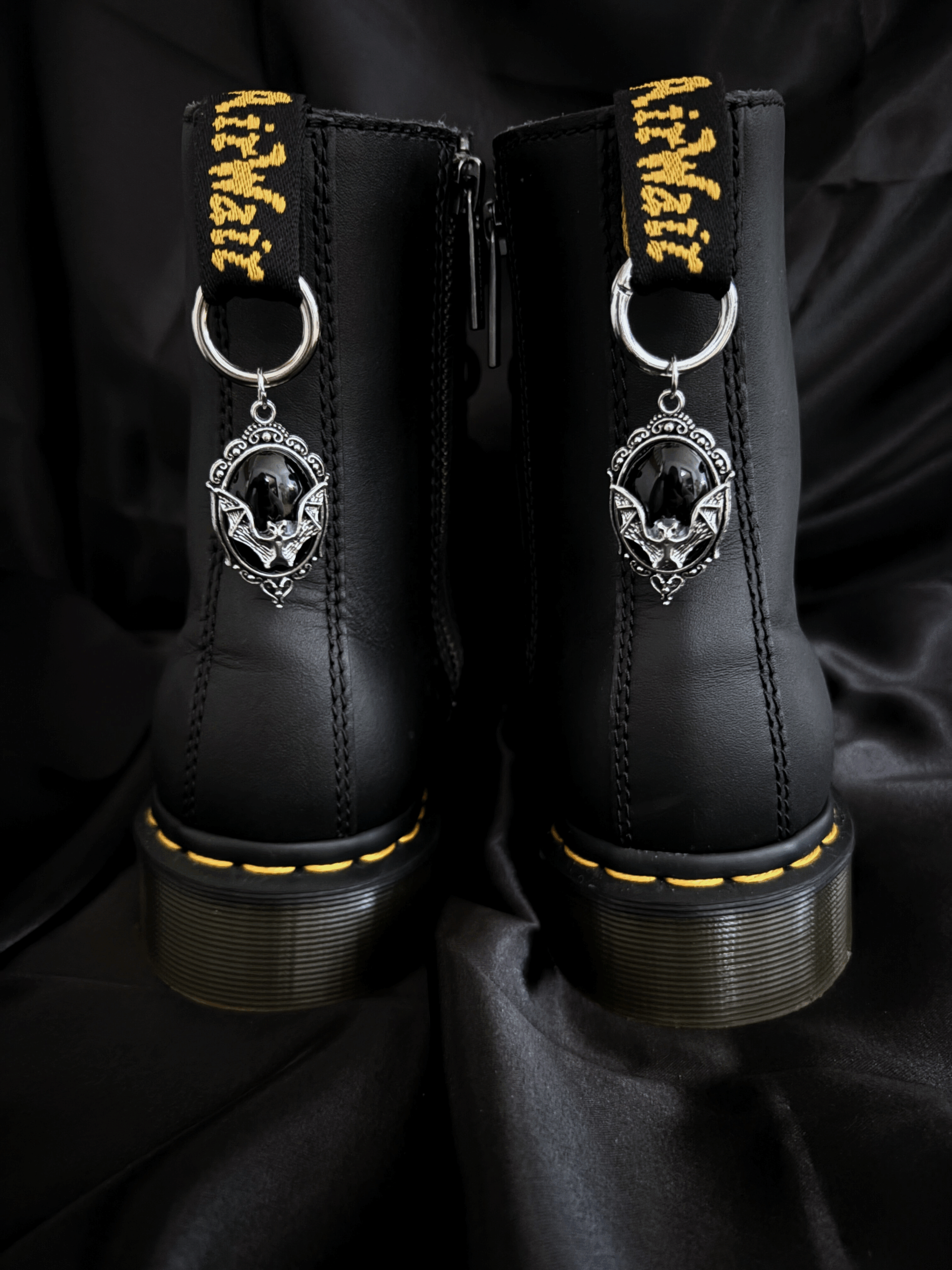 Charm de Bottes “Médaillon Noir”