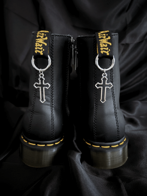 Design sans titre (45) Charm de Bottes Croix d’Argent