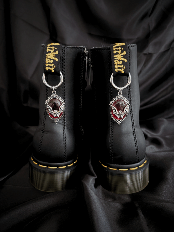 Charm chauve-souris rouge