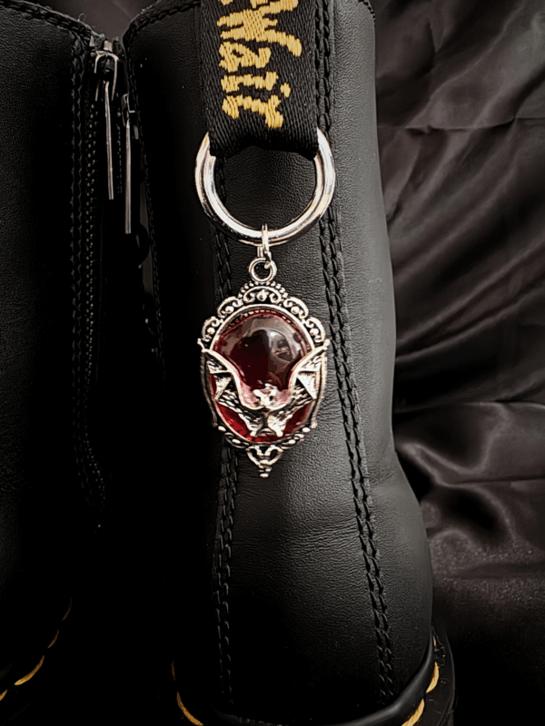 Charm chauve-souris rouge