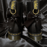 Charm Nœud Noir Élégant