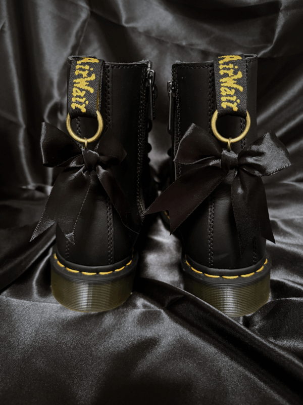 Charm Nœud Noir Élégant