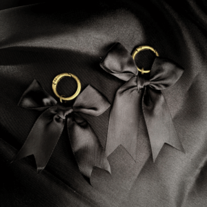 Charm Nœud Noir Élégant