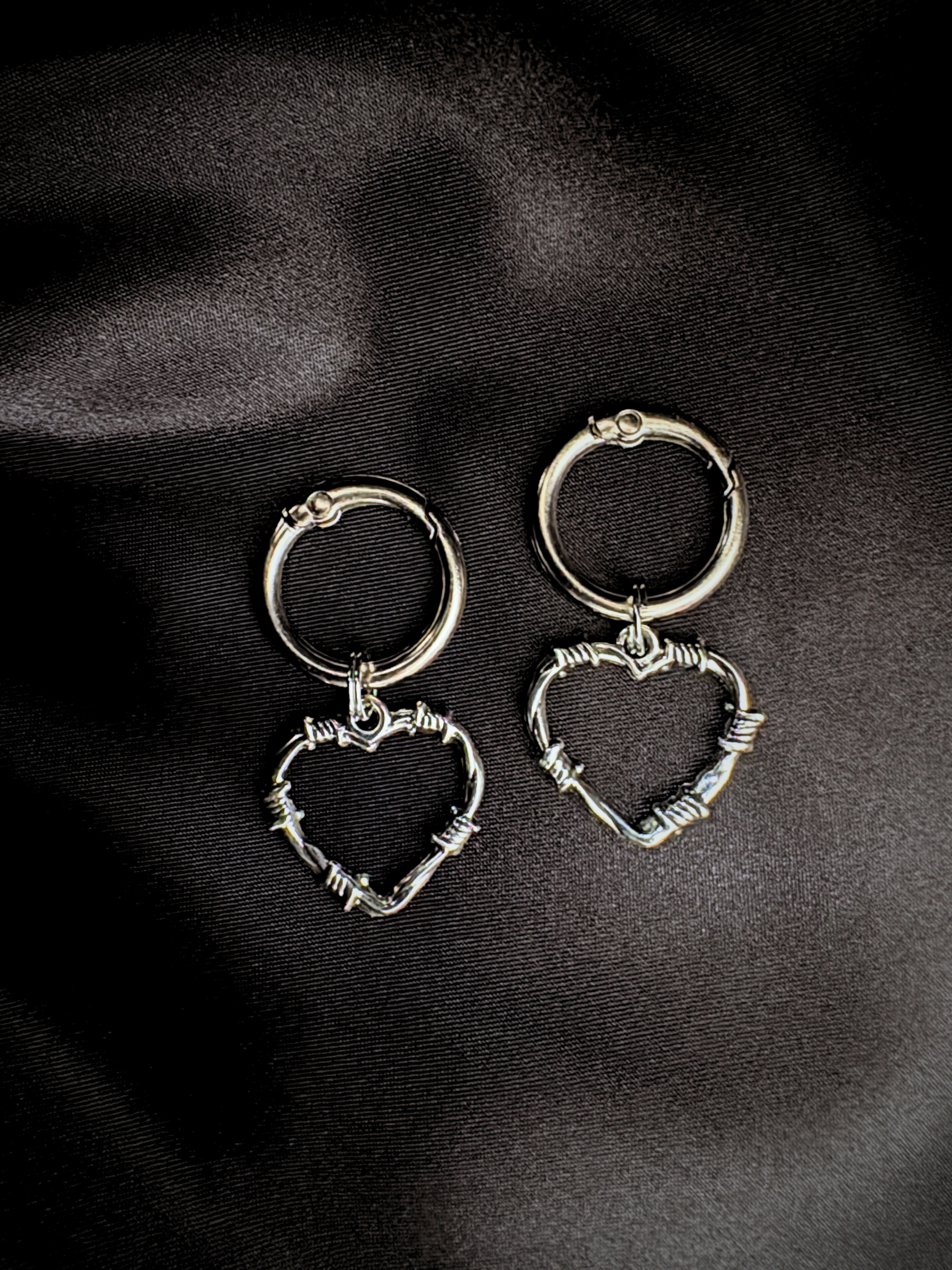 Charm cœur barbelé