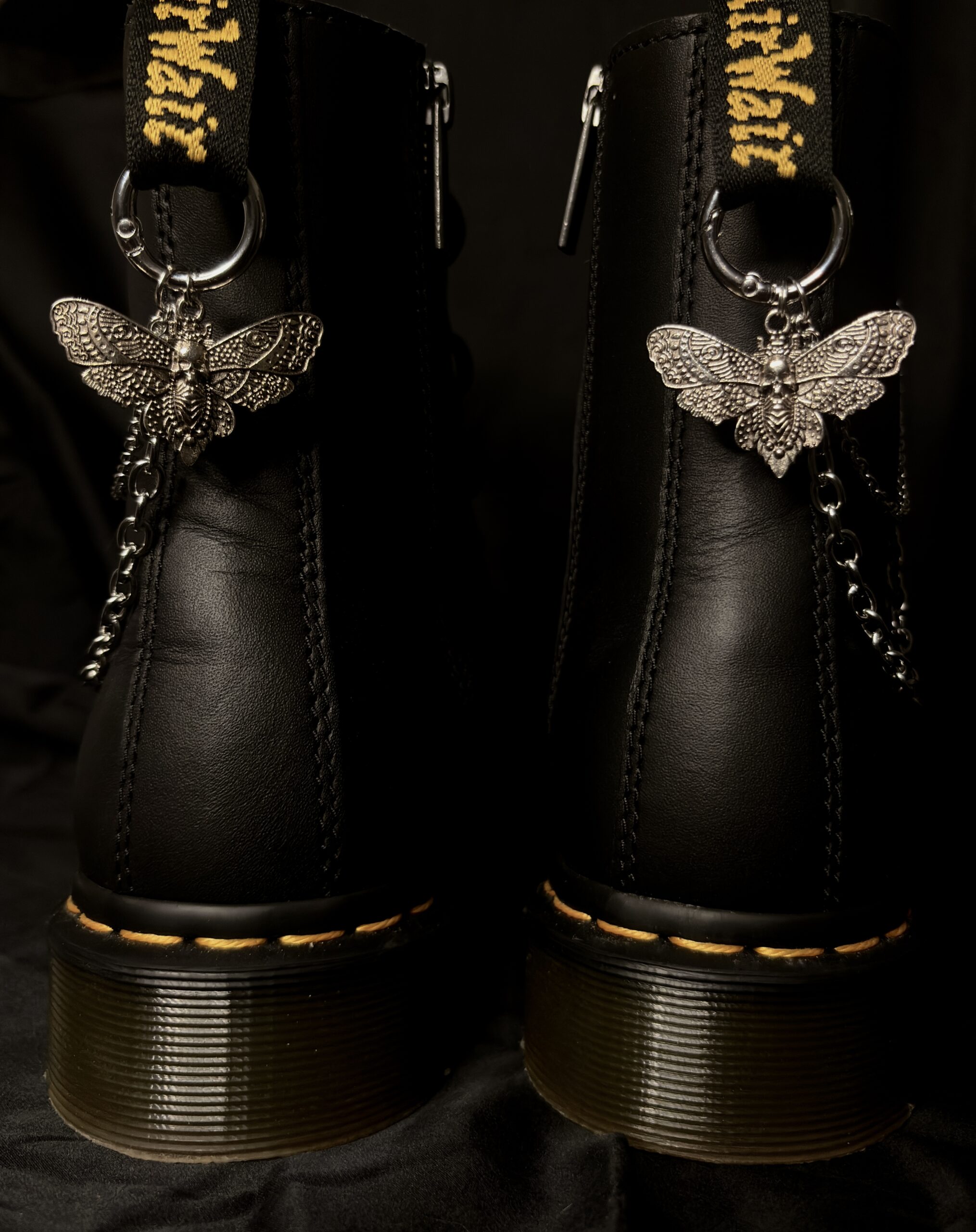 Chaine de bottes Papillon Tête de Mort & Chaînes Argentées