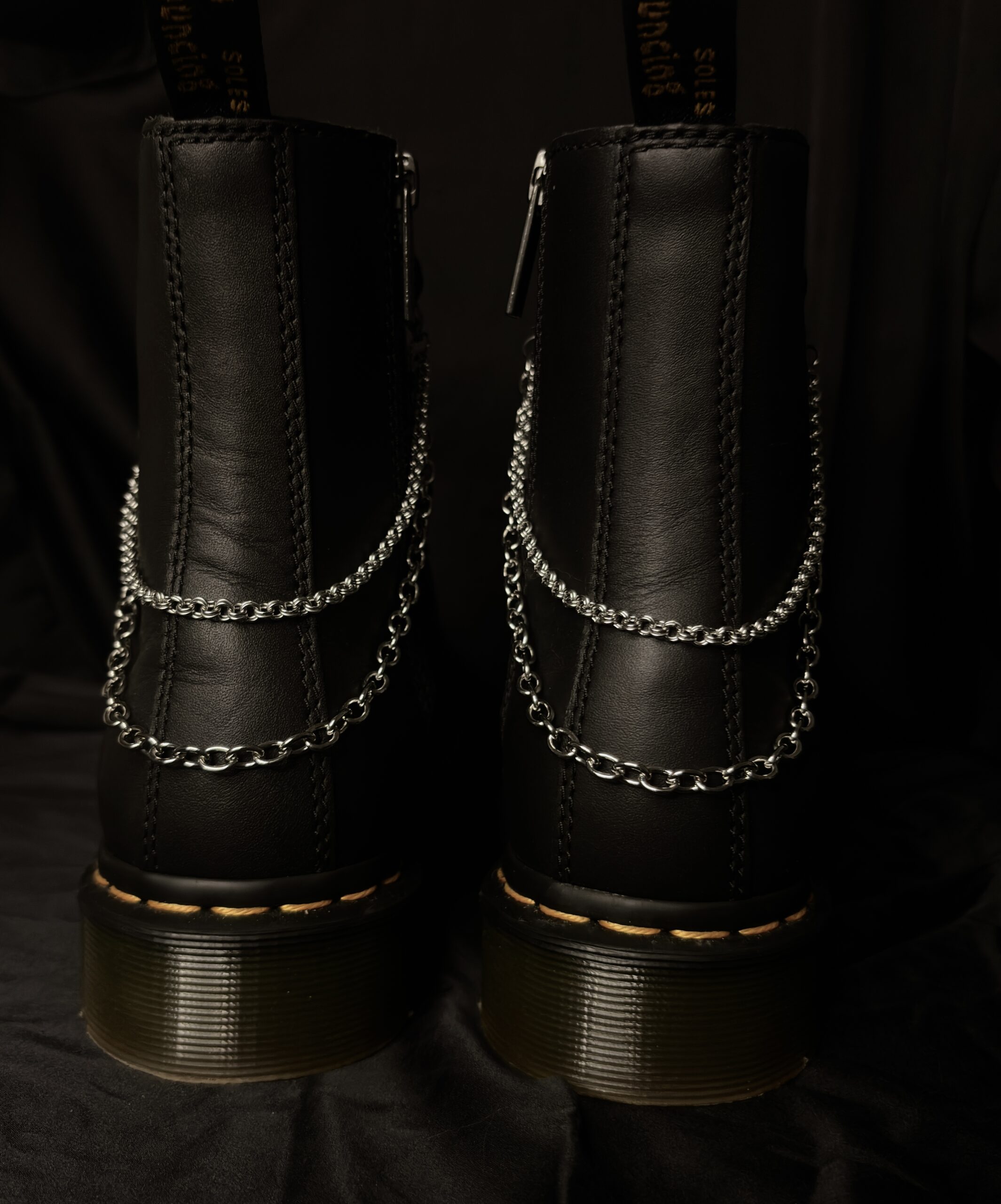 Chaîne de bottes gothique Éclipse d’Argent – double chaîne argentée en acier