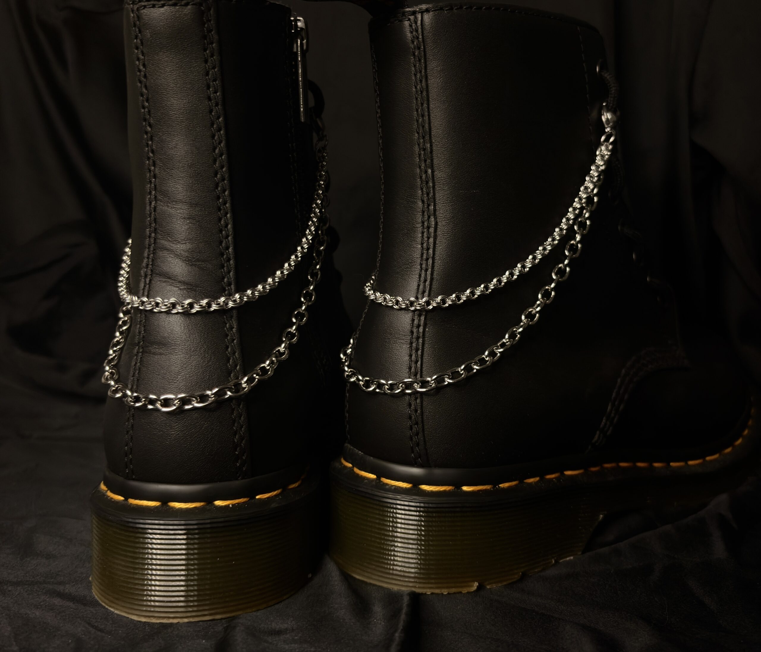 Chaîne de bottes gothique Éclipse d’Argent – double chaîne argentée en acier