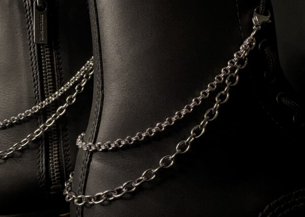 Chaîne de bottes gothique Éclipse d’Argent – double chaîne argentée en acier