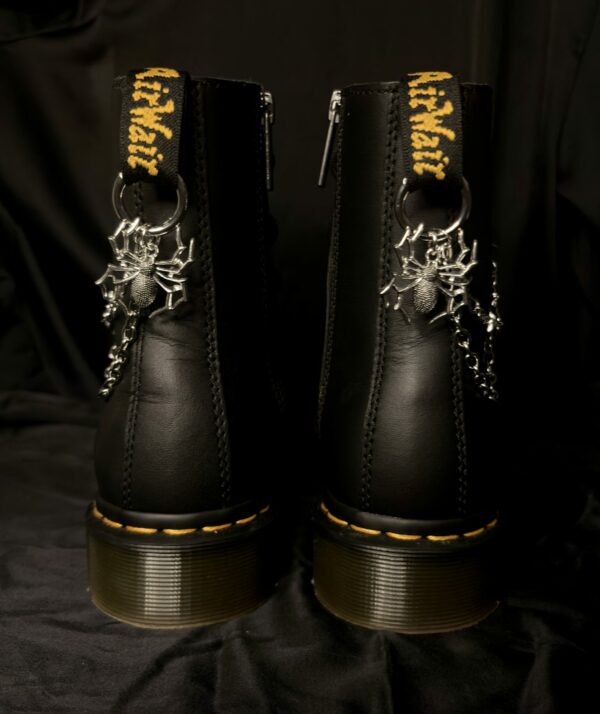 IMG_E2328 Chaîne de bottes Araignées d’Argent & Chaînes Barbelées