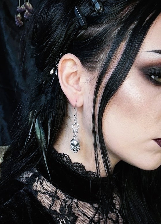 skull whisper skull whisper