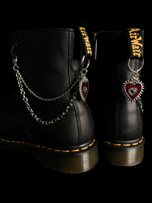 chaine de bottes heart of visions chaine de bottes heart of visions