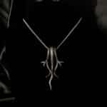 74228838-7b23-4b9f-9cc7-a7b4d58670a1 Collier serpents