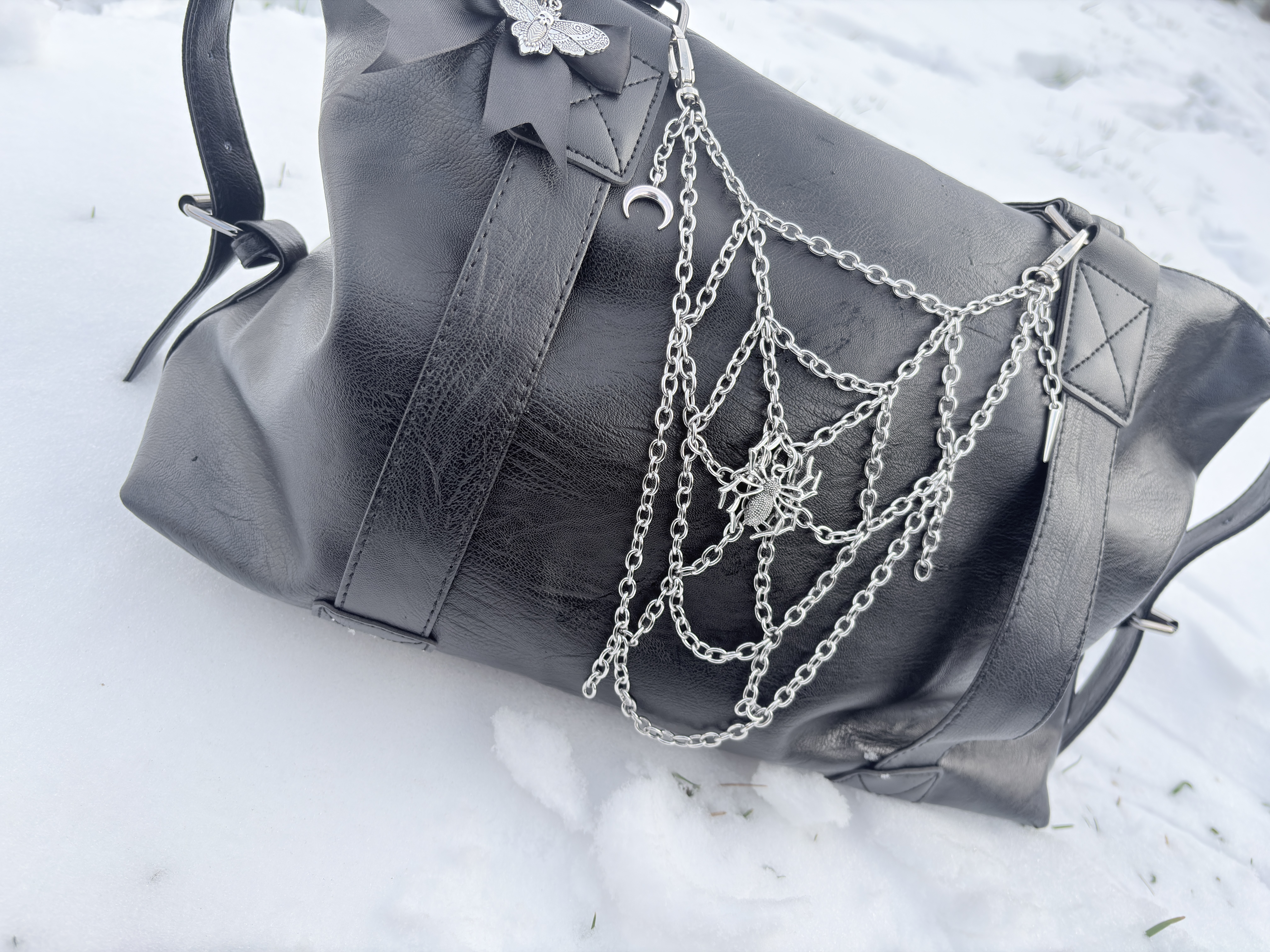 IMG_3125 “Web of Shadows” – Chaine de sac