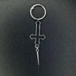 9ede6ab9-3e56-4b2c-a8bb-ff11877aae74 porte clé heretic spade cross