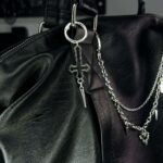 c879cbf0-4b48-427d-9fe8-32ea65944325 porte clé heretic spade cross