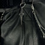 cedb4590-217a-4c80-8ed4-2e3fbc350be6 porte clé heretic spade cross