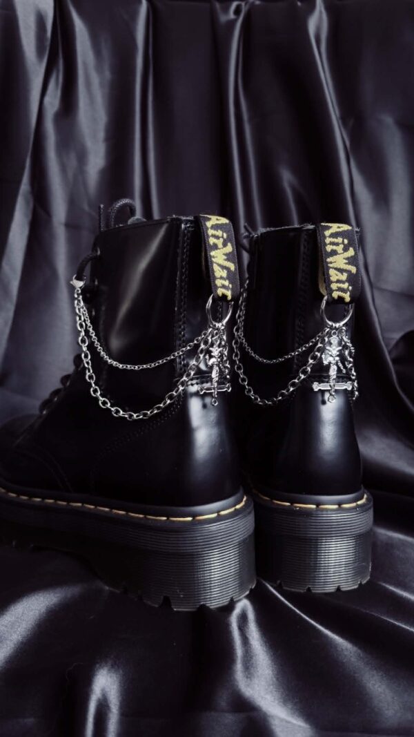 55258489-4b39-4053-b114-64abacdb3167 Chaîne de Bottes "Infernal Cathedral"
