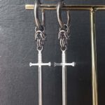 8578ad11-2e0f-4f40-81a8-a34fda2d41db Boucle d'oreille créole épée