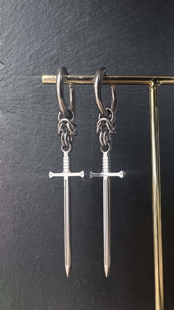 8578ad11-2e0f-4f40-81a8-a34fda2d41db Boucle d'oreille créole épée