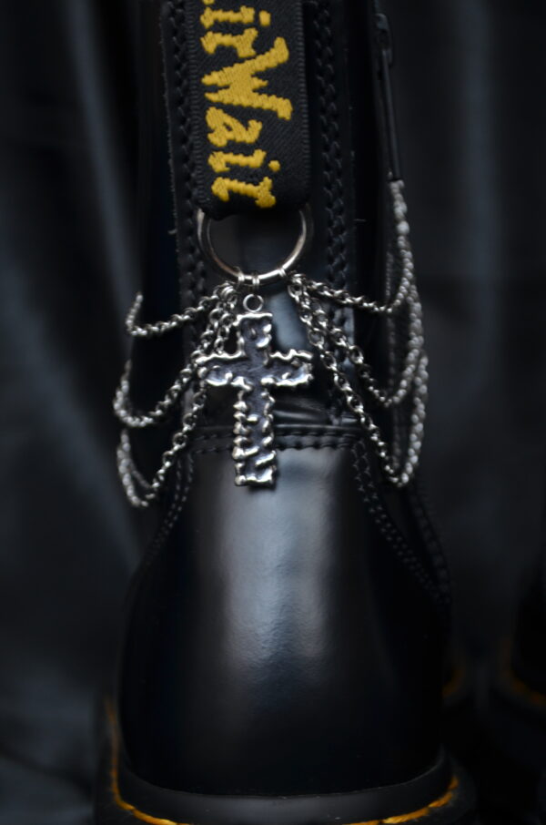 sanctum noctis - chaines de bottes