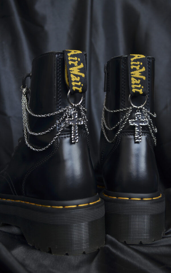 sanctum noctis - chaines de bottes