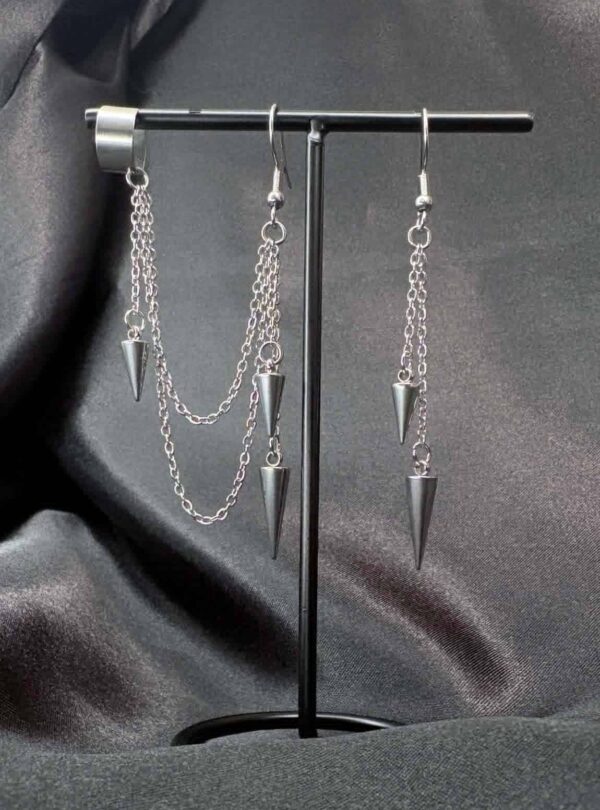 a8419d6b-1c53-4b3e-9538-525fa8a6dd86_11zon Abyss Spikes Earrings