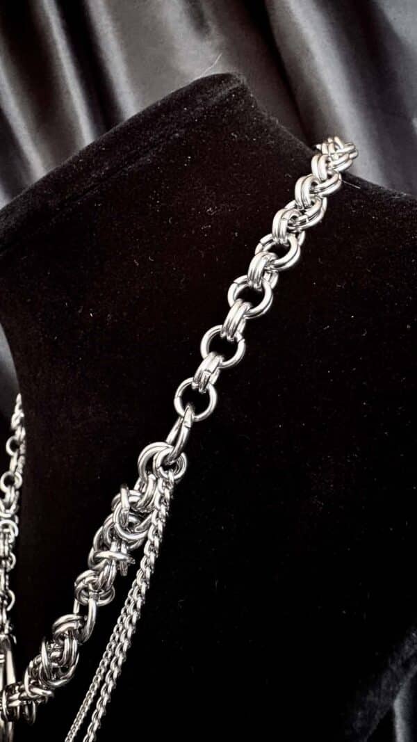 09ffe79c-77d1-4a4b-9b50-35d6322790d2 Nyx – Collier