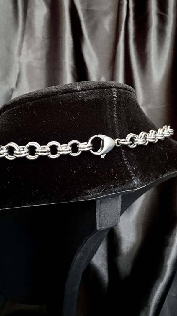 3bde4476-1015-4e9e-ae45-25a19919451b Nyx – Collier
