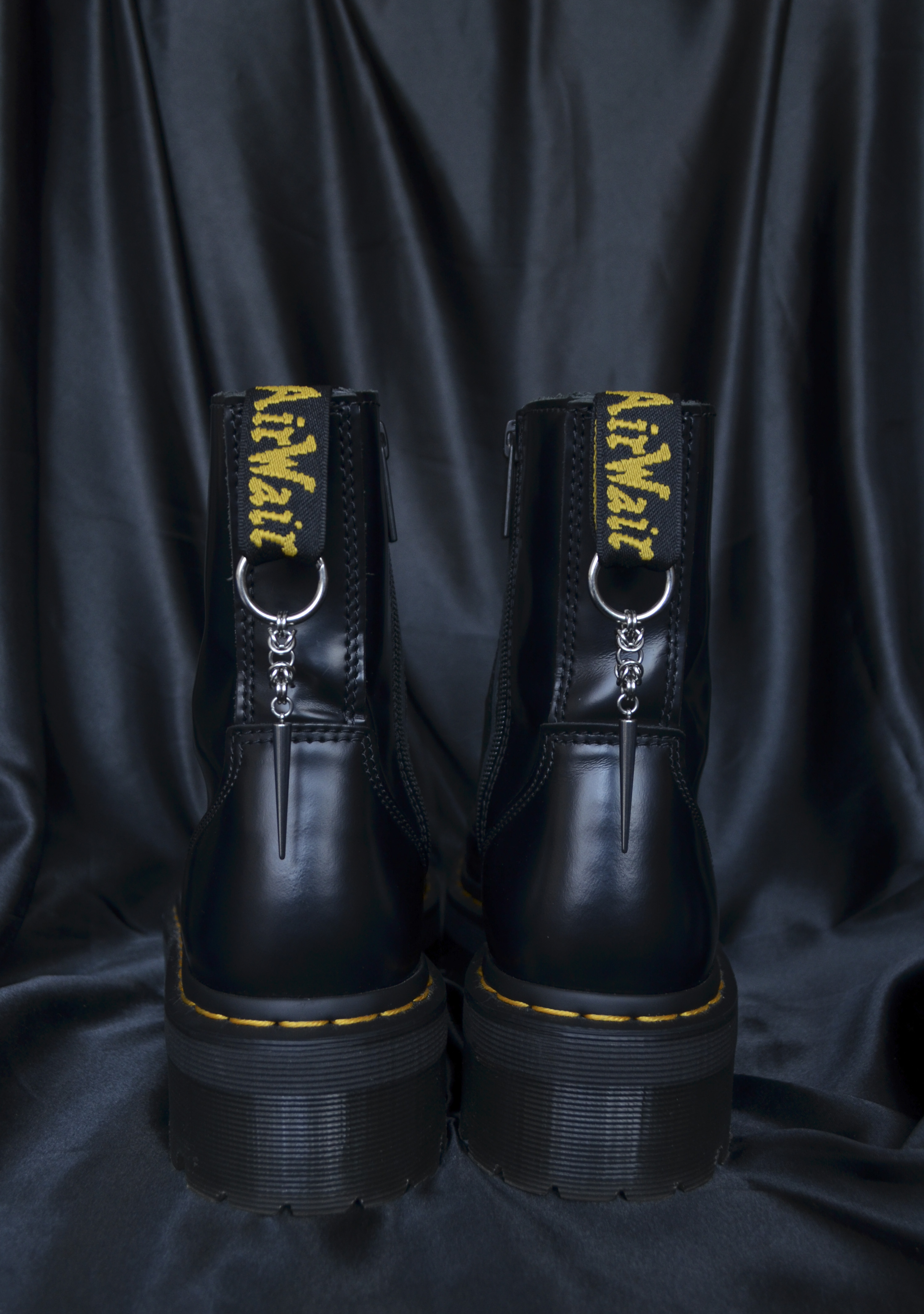 Requiem – Charms de Bottes