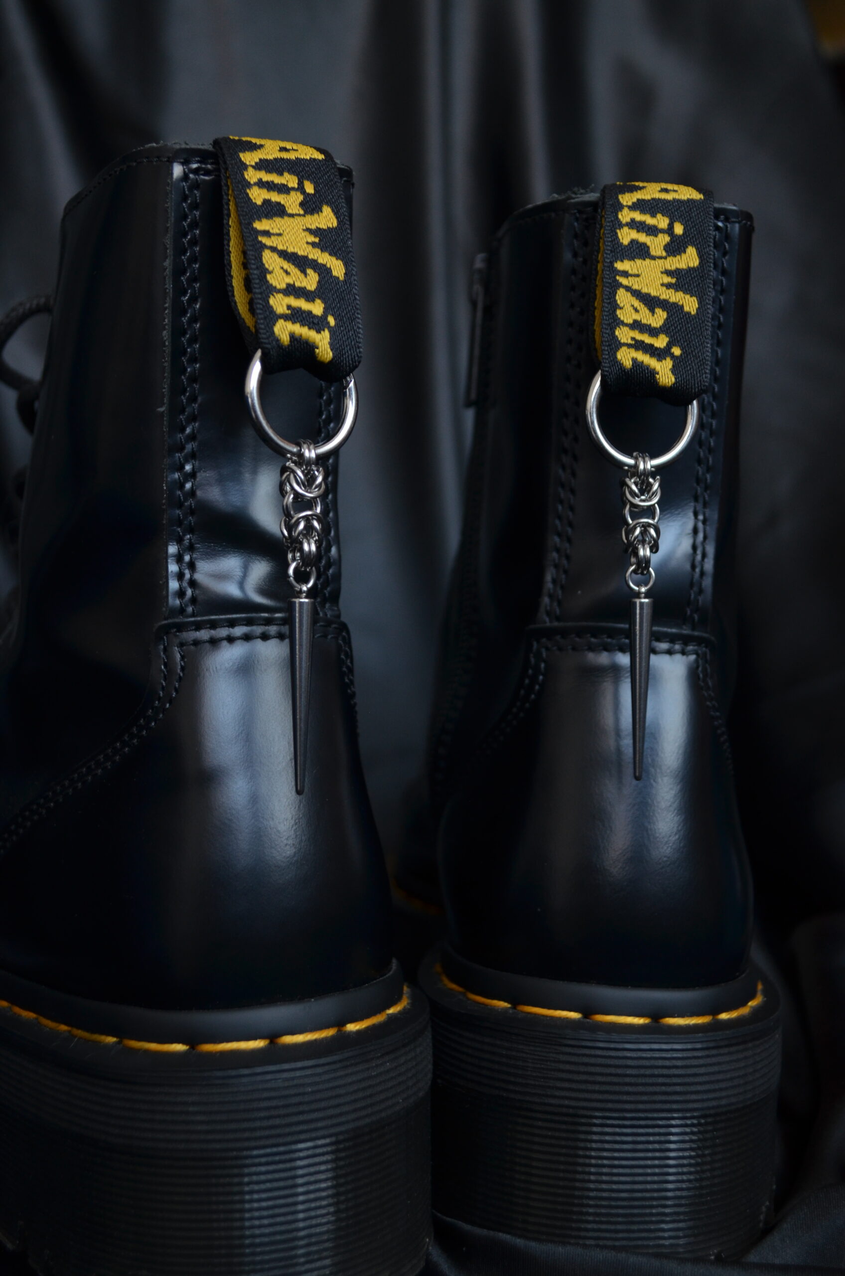 Requiem – Charms de Bottes