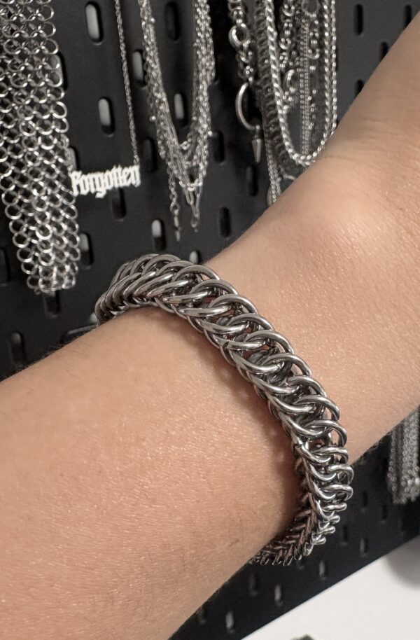 IMG_5598 (1) Bracelet Gothique en Maille Damnation